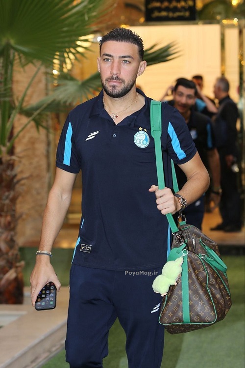 عروسک لبوبویی که از کیف بازیکن استقلال آویزون بود سوژه عکاسان شد + عکس 1 منیر الحدادی