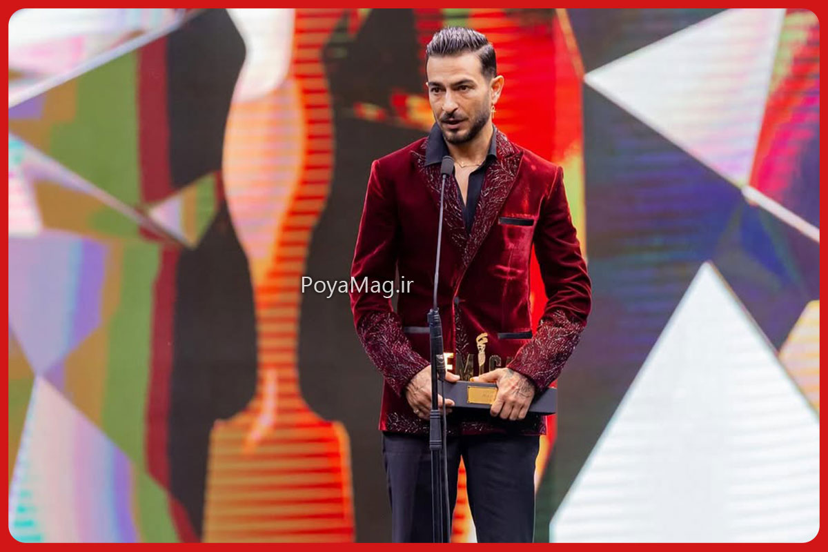 بیوگرافی سامی بیگی خواننده پاپ ایرانی ساکن دبی + آشنایی با زندگی شخصی و عکس 4 سامی بیگی هنگام دریافت جایزه