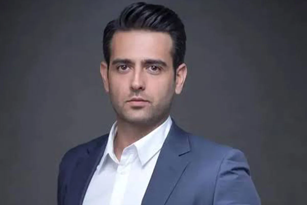 بازیگران فیلم صد سال به این سال ها | بیوگرافی و معرفی کامل بازیگران فیلم سامان مقدم 8 امیرحسین آرمان