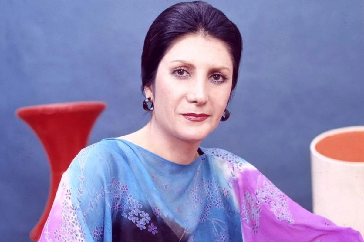 پروا خواننده