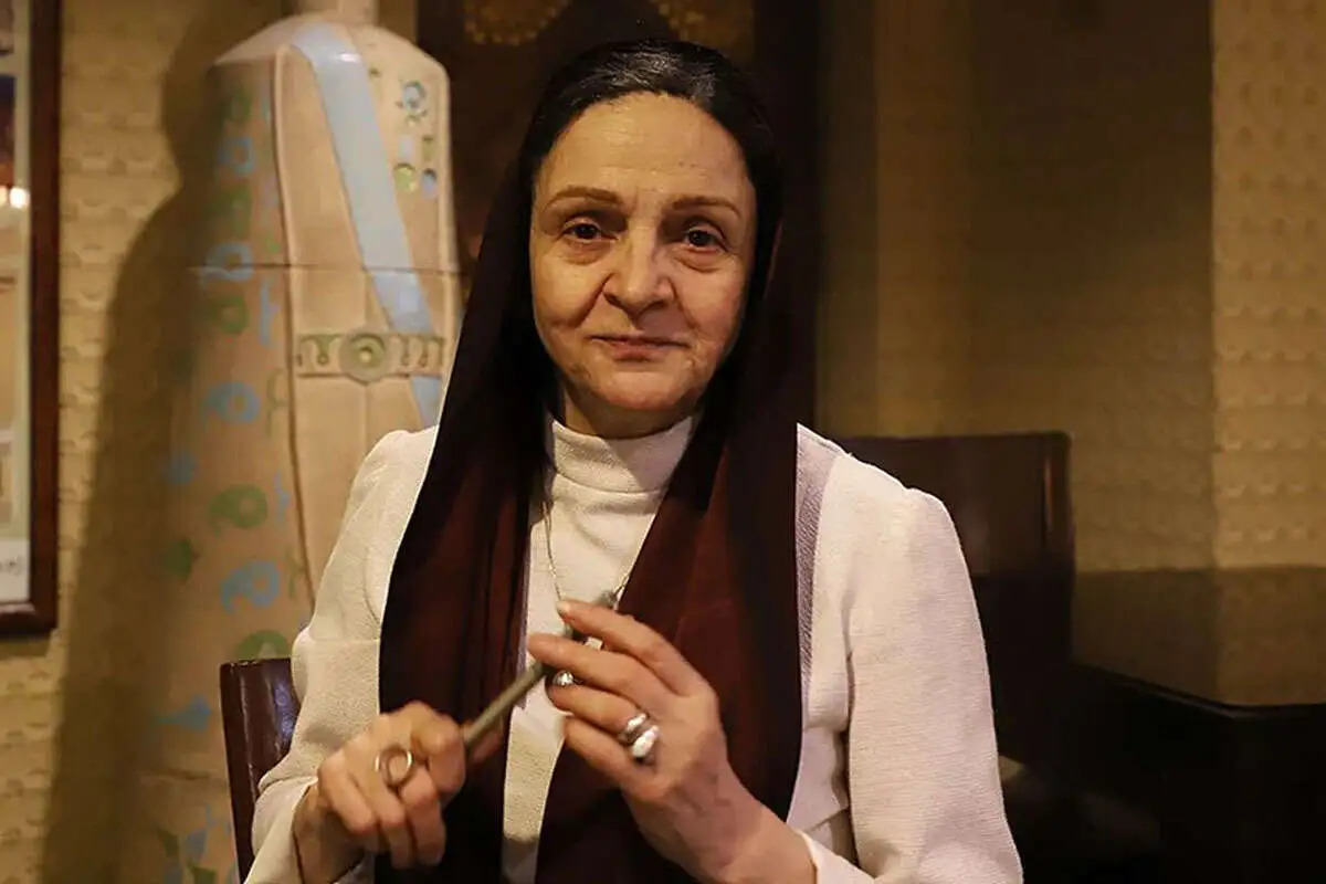 گلاب آدینه