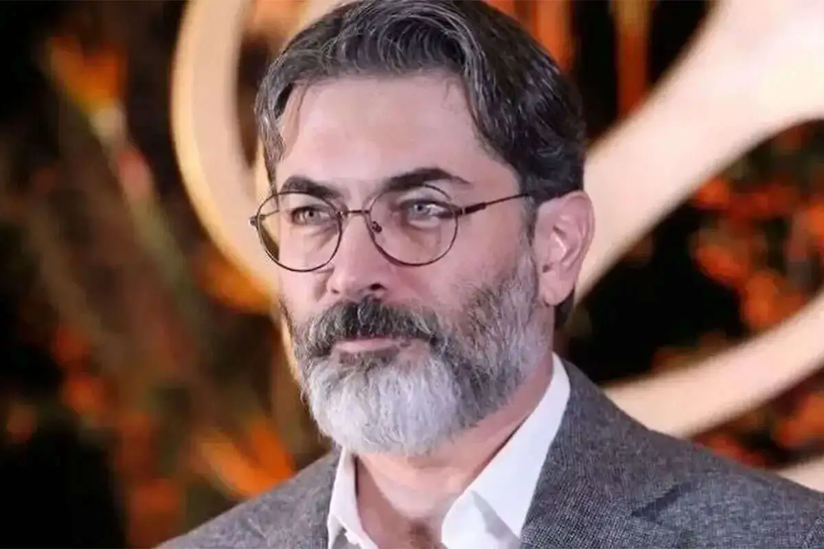 پارسا پیروزفر
